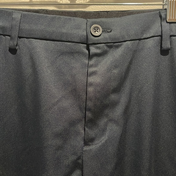 Amazon Essentials Men's Classic-Fit Stretch Golf Pants - Picture 2 of 8